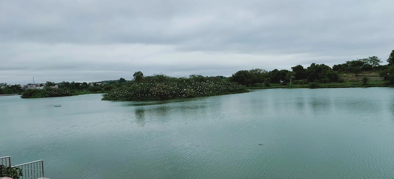 Gamleshwar Lake